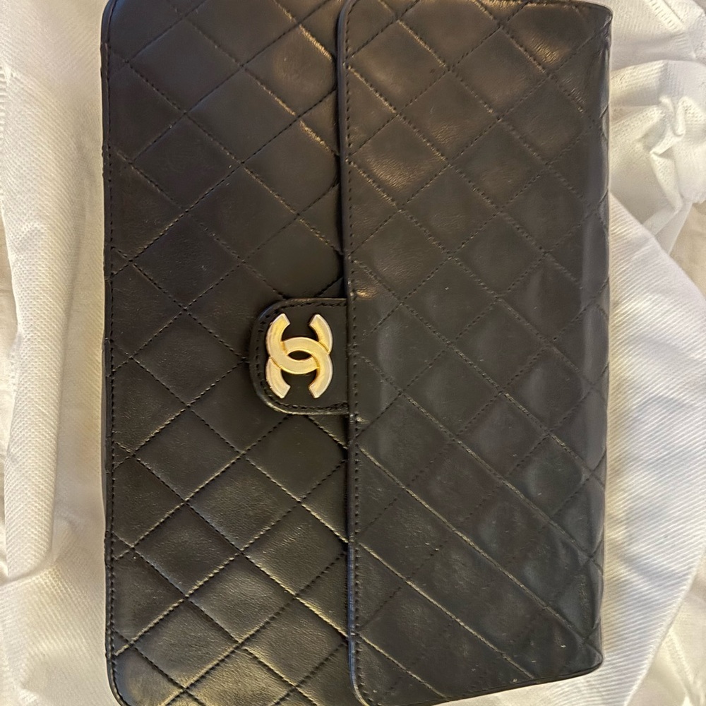 CHANEL Black single flap Quilted Shoulder Bag - Picture 9 of 17